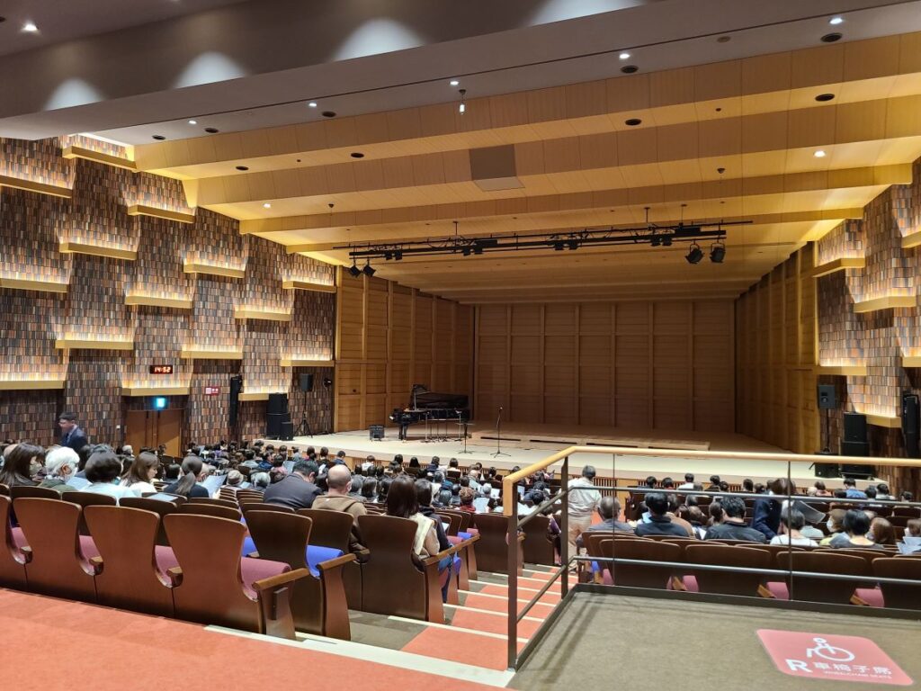 中野市市民会館ソソラホール　大ホール観客あり写真